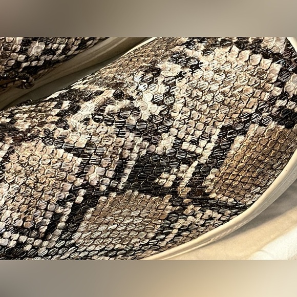 Steve Madden Snake Print Slip-On Sneakers Women’s Size 5 - Picture 5 of 7